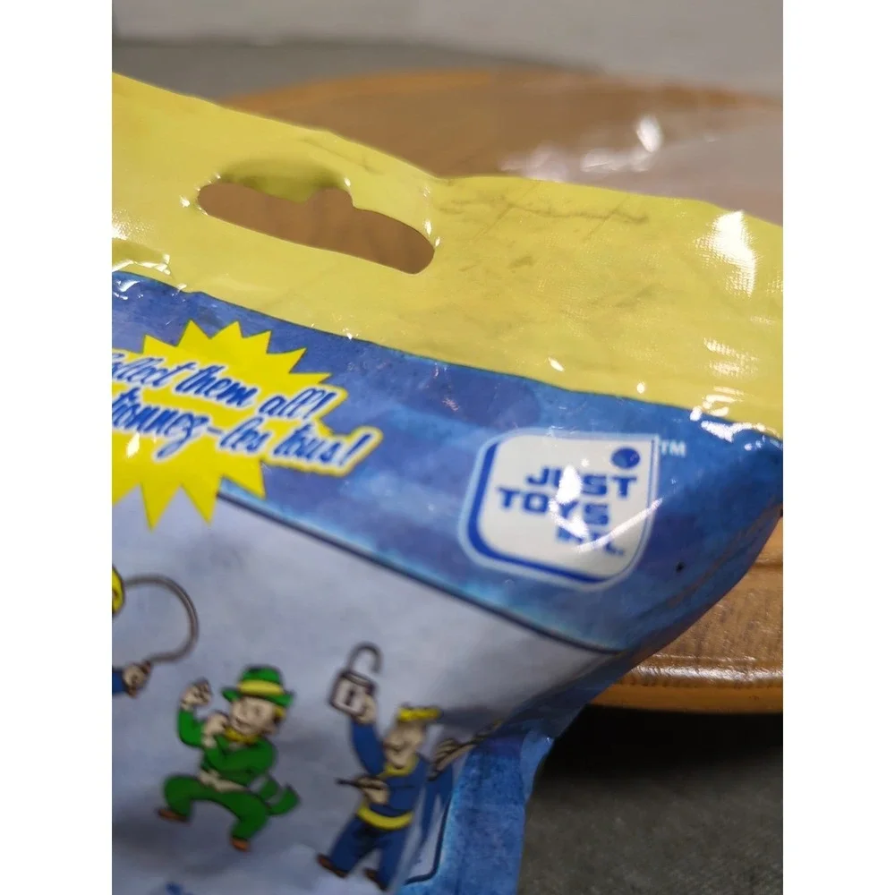 Fallout 4 Vault Boy‎ Backpack Hanger Keyring Blind Mystery Bag Bethesda